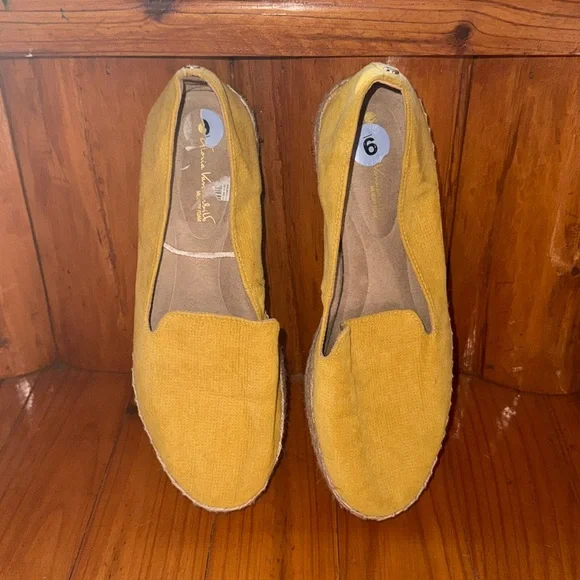 Gloria Vanderbilt Yellow Espadrille Flats - Picture 3 of 6